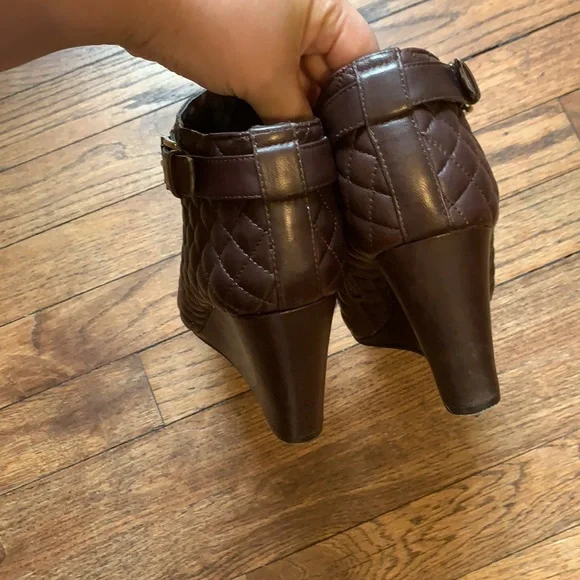 Vince Camuto Loore Quilted Leather Booties - Picture 5 of 7